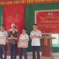 Đồng chí Chủ tịch UBMTTQ huyện Hà Thị Thuận  dự sinh hoạt Chi bộ tại bản Háng xã Thiên Phủ 