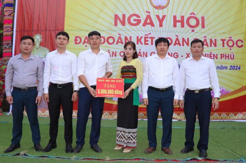 ngày hội quà xã.jpg