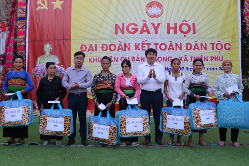 Ngày hội quà Hộ nghèo.jpg